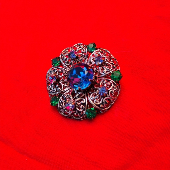 Vintage Blue & Green Rhinestone Silver Tone Hearts Flower Brooch Pin. 1.5" - Picture 7 of 7